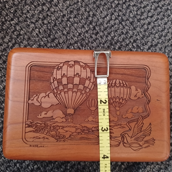 Chattahoochee River Studios Hand Carved Wooden Playing Card Box Hot Air Balloon - Picture 7 of 9